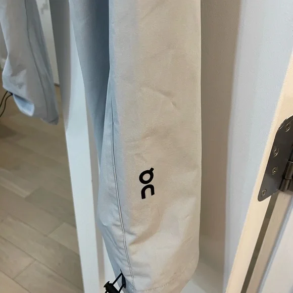 On Cloud hiking pants . NWOT. - Picture 5 of 7